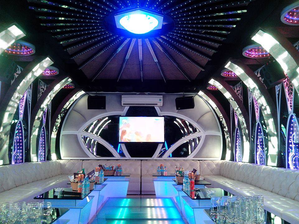 Có nên sử dụng cửa kính chống cháy cho phòng Karaoke?