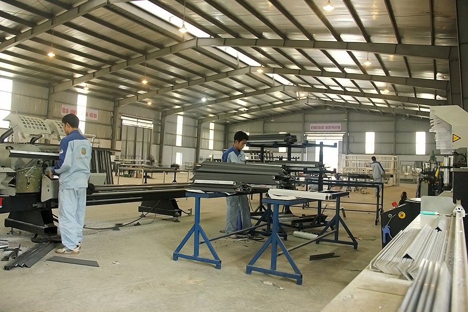 Sản xuất, thi công nhôm kính